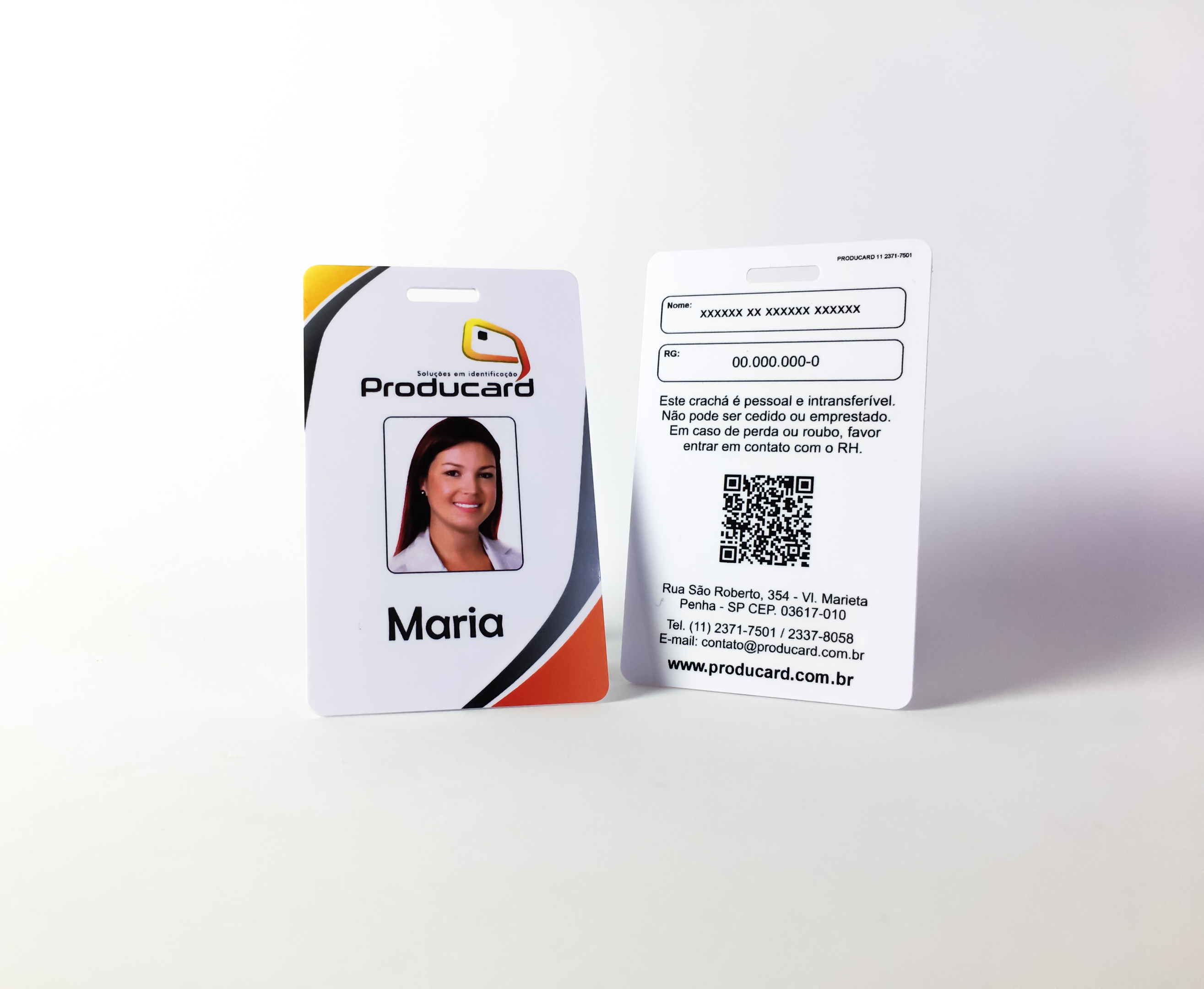 Crachás de identificação com foto