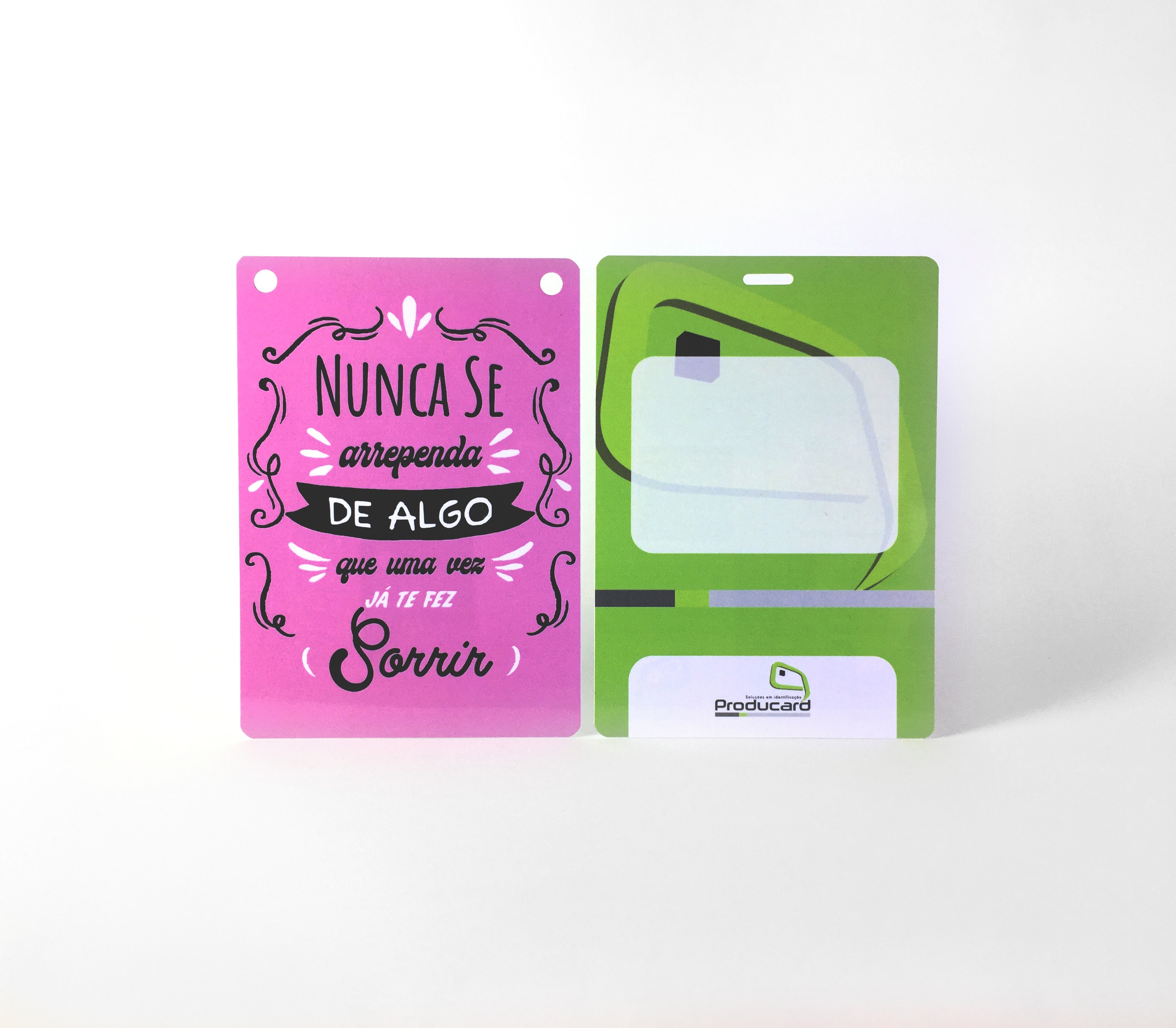 Credencial em PVC com furo diversificado para ovoide ou ponta plástica