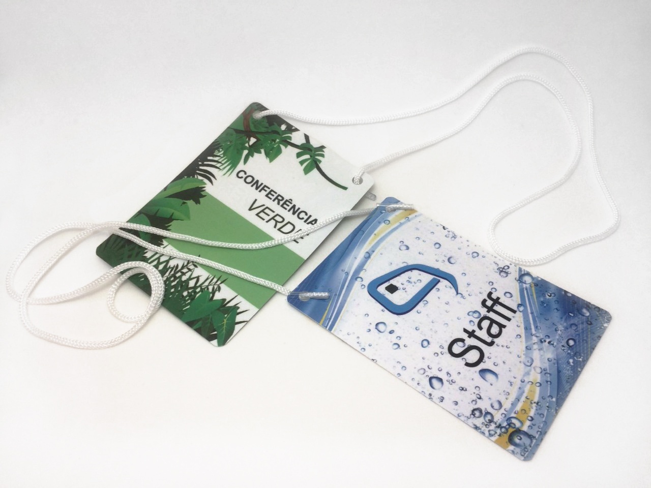 Credencial para feiras e eventos, feitas em pvc laminado, proporciona qualidade e durabilidade!